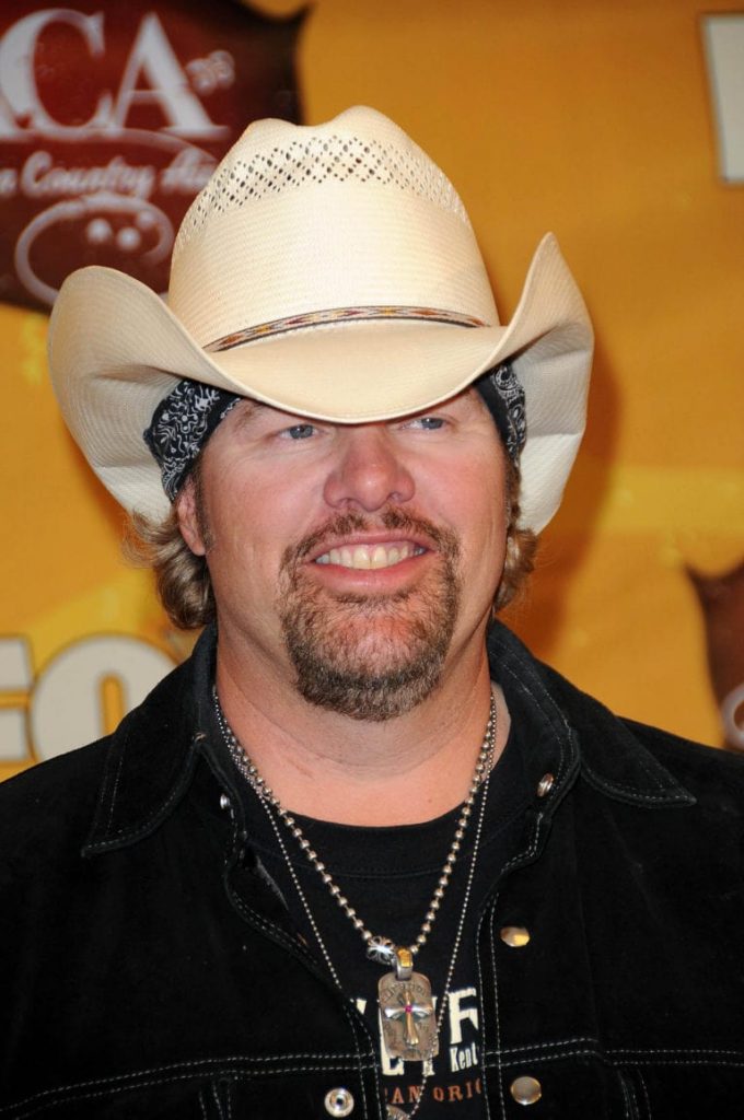 Six Months After Receiving A Heartbreaking Cancer Diagnosis Toby Keith Provides An Important