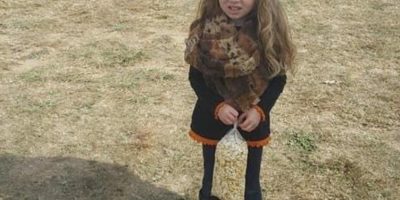 She took this photo of her daughter in the park and uploaded it to Facebook. As they saw the picture, friends and relatives wrote worriedly
